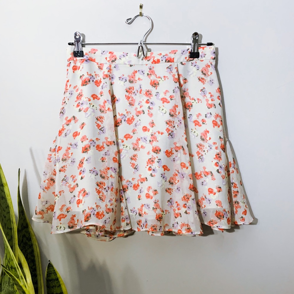 🎉HP🎉 BCBGeneration Printed Ditsy Floral Skirt